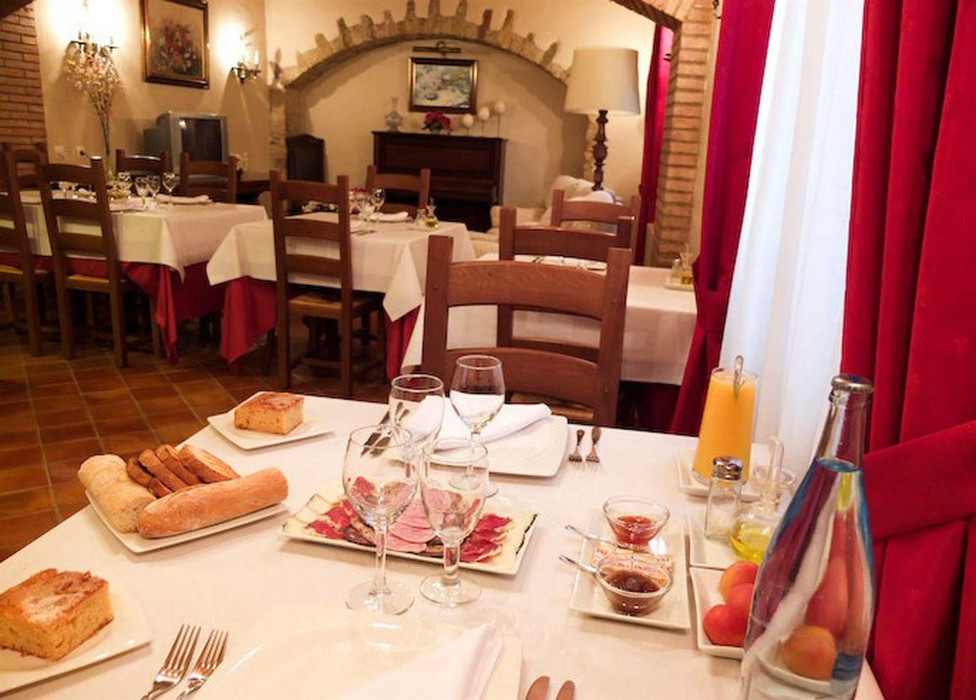 Hotel Sant Feliu Sant Feliu de Boada Ngoại thất bức ảnh